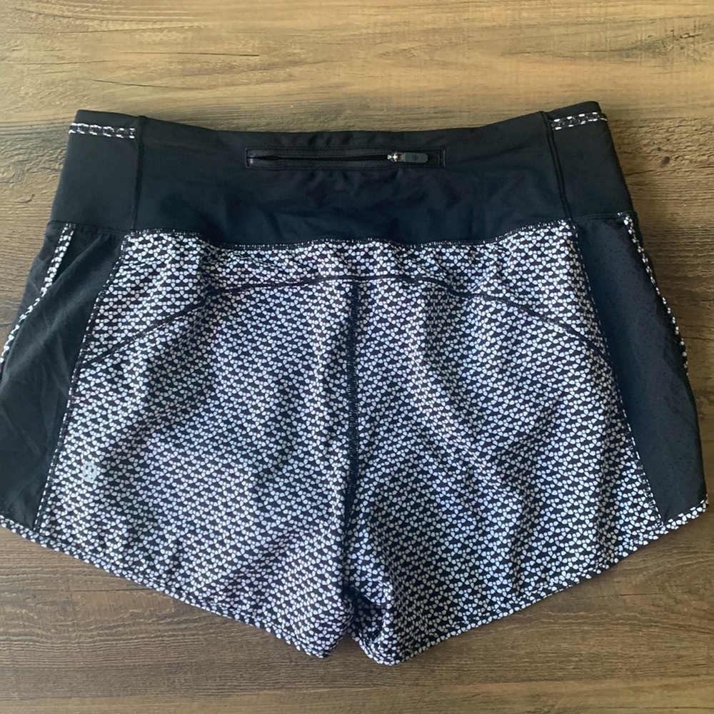 Lululemon Real Quick Short Perforated - Picture 6 of 8